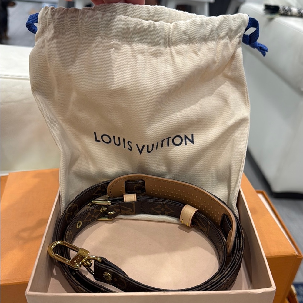 Louis Vuitton Brown Monogram Shoulder Strap with Natural Leather & Gold Hardware - Picture 2 of 2